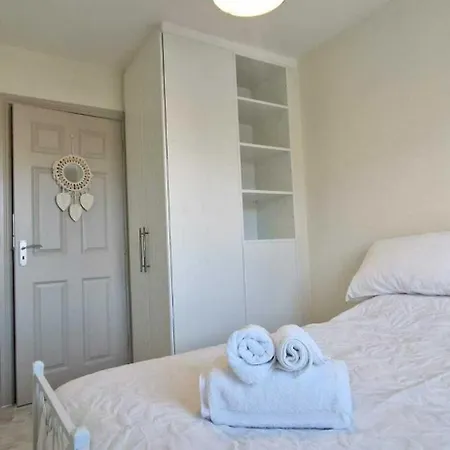 Refurbed Modern & Stylish 3bd - Garden Pets Ok 펜션 더블린