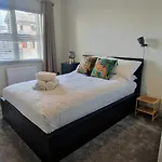 Feriehus Refurbed Modern & Stylish 3bd - Garden Pets Ok