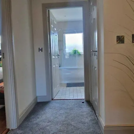 Refurbed Modern & Stylish 3bd - Garden Pets Ok Holiday home *