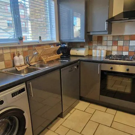 Refurbed Modern & Stylish 3bd - Garden Pets Ok