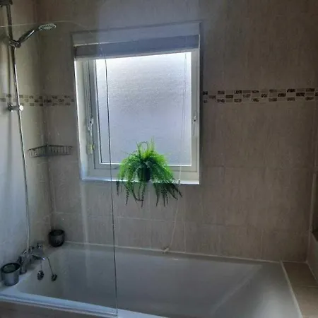 Refurbed Modern & Stylish 3bd - Garden Pets Ok