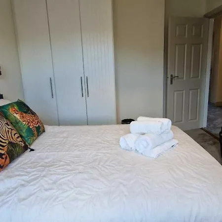 Refurbed Modern & Stylish 3bd - Garden Pets Ok * Dublin