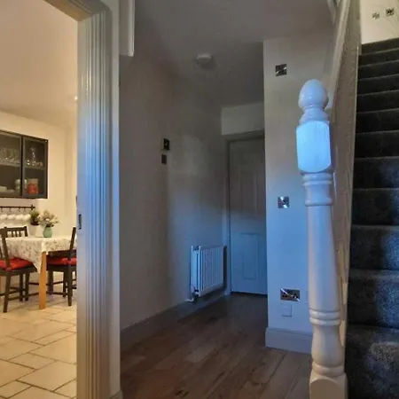 Refurbed Modern & Stylish 3bd - Garden Pets Ok * Dublin