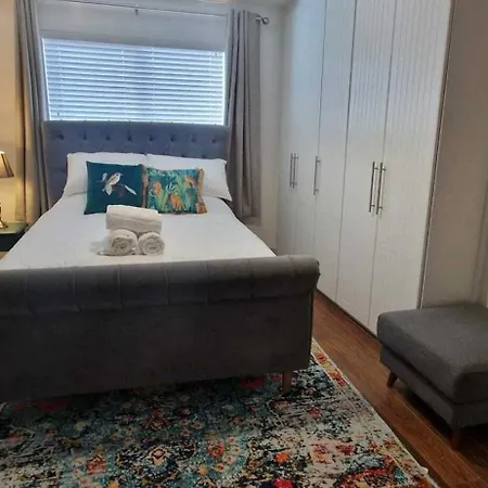 Refurbed Modern & Stylish 3bd - Garden Pets Ok Feriehus *