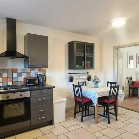 Refurbed Modern & Stylish 3bd - Garden Pets Ok * Dublin