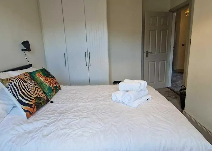 Refurbed Modern & Stylish 3bd - Garden Pets Ok * Dublin