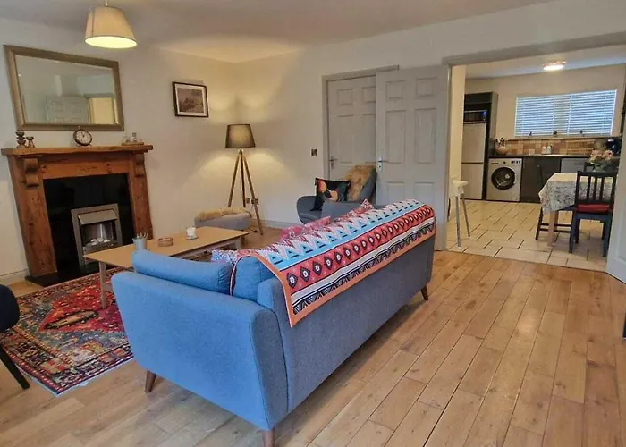 Refurbed Modern & Stylish 3bd - Garden Pets Ok Feriehus