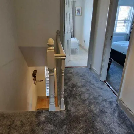 Refurbed Modern & Stylish 3bd - Garden Pets Ok