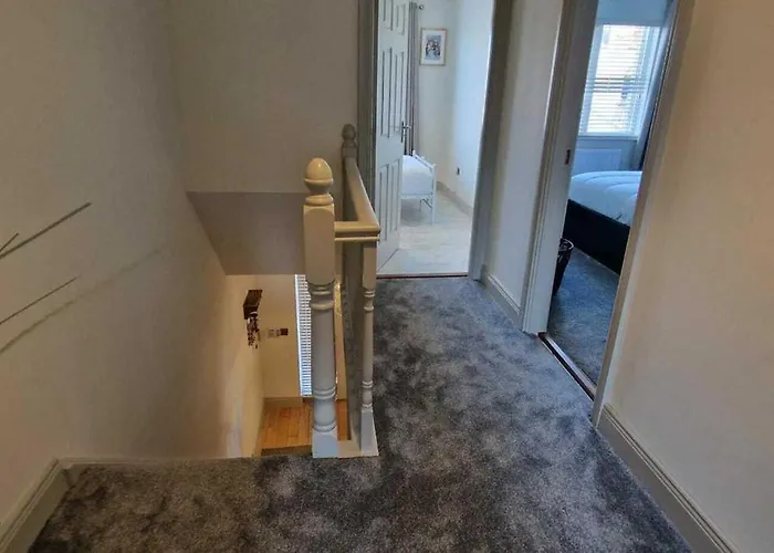 Refurbed Modern & Stylish 3bd - Garden Pets Ok