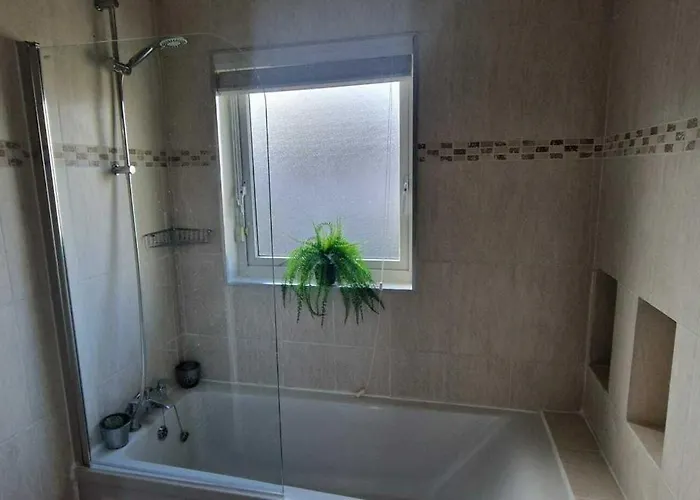 Refurbed Modern & Stylish 3bd - Garden Pets Ok