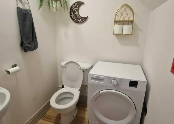 Refurbed Modern & Stylish 3bd - Garden Pets Ok *