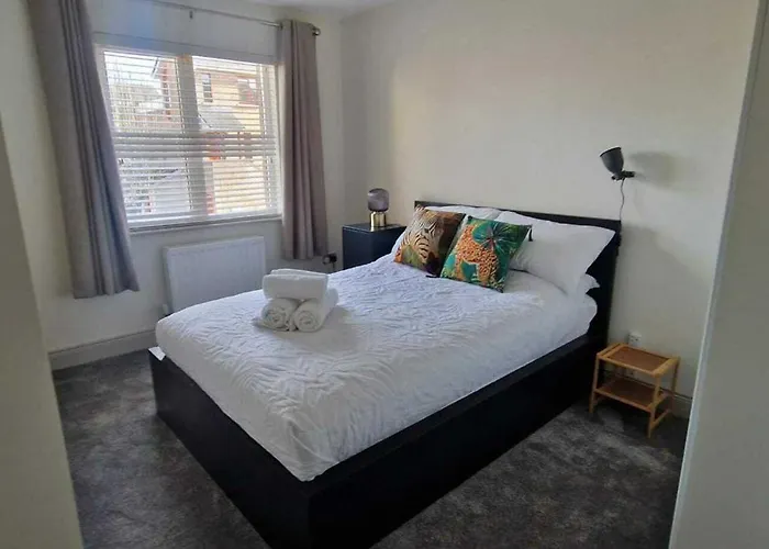 Refurbed Modern & Stylish 3bd - Garden Pets Ok Feriehus