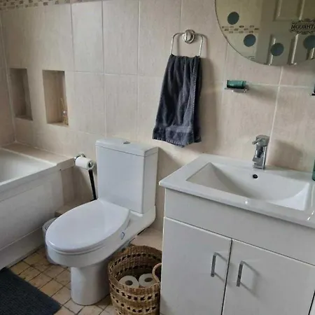 Refurbed Modern & Stylish 3bd - Garden Pets Ok *