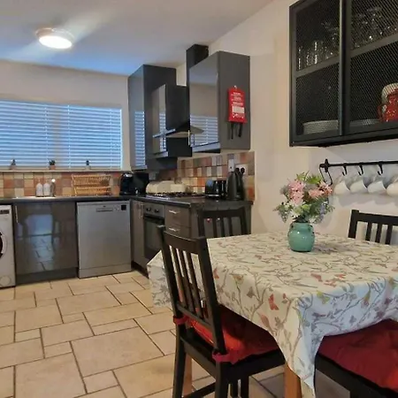 Refurbed Modern & Stylish 3bd - Garden Pets Ok