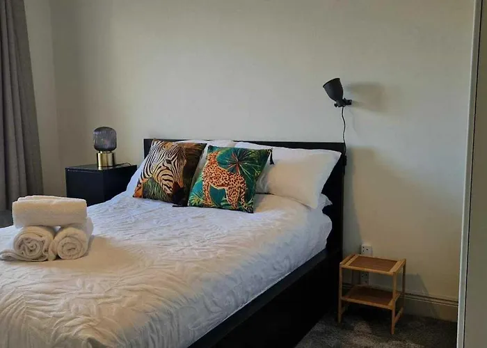 Refurbed Modern & Stylish 3bd - Garden Pets Ok 度假居